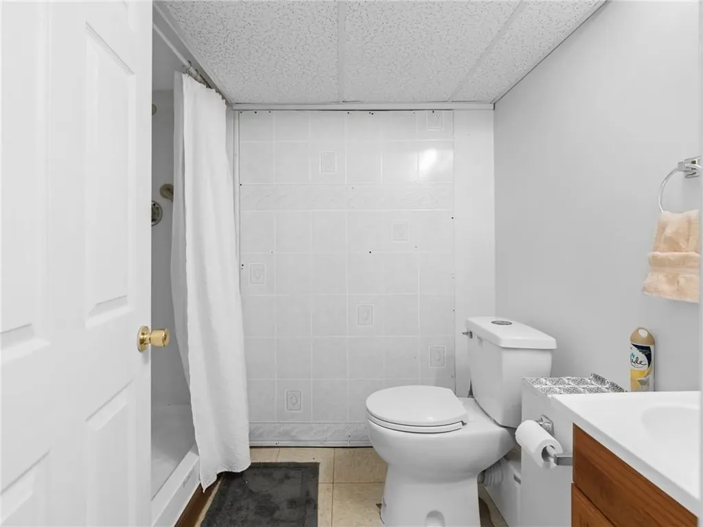 33 Hollins Drive Cranston RI 02920