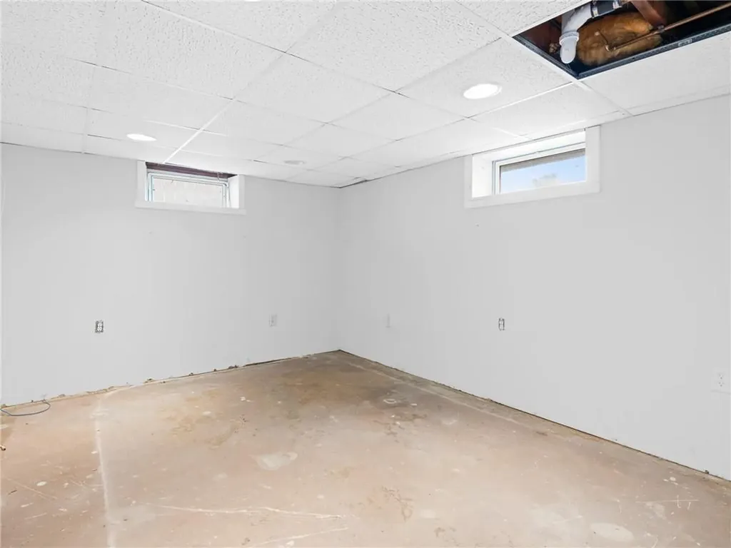 33 Hollins Drive Cranston RI 02920