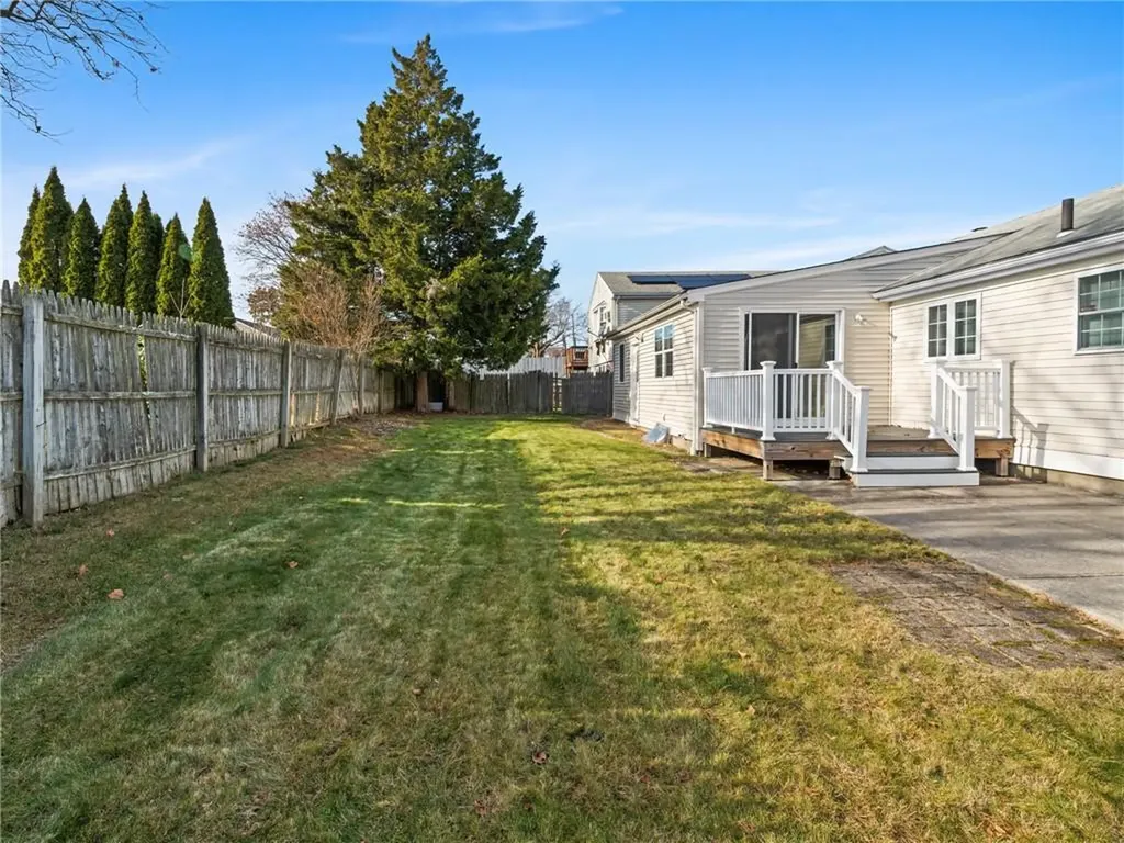 33 Hollins Drive Cranston RI 02920