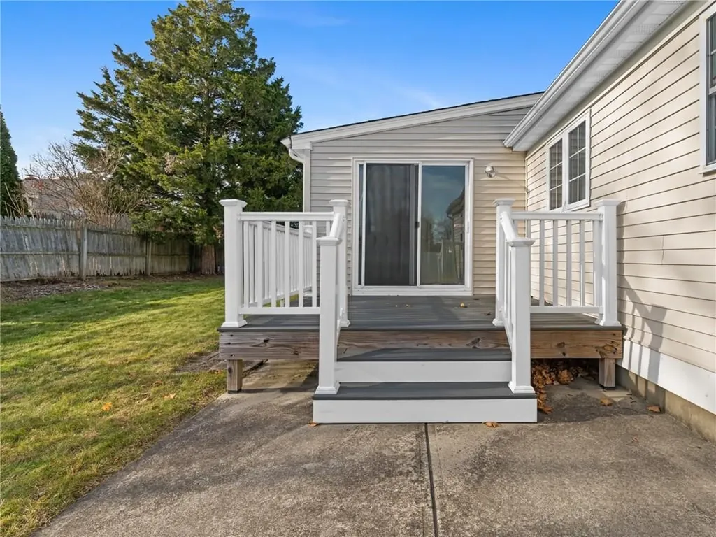 33 Hollins Drive Cranston RI 02920