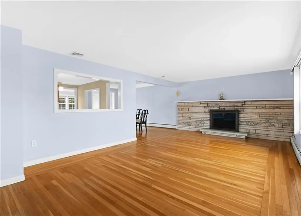 33 Hollins Drive Cranston RI 02920