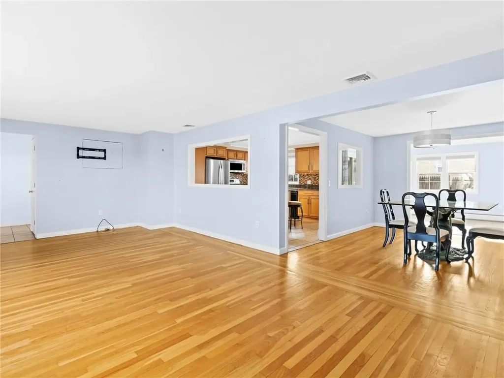 33 Hollins Drive Cranston RI 02920