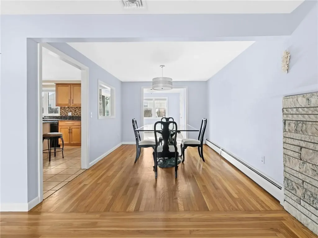 33 Hollins Drive Cranston RI 02920