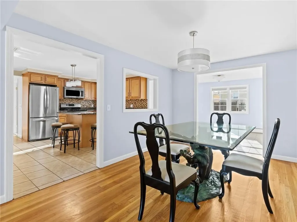 33 Hollins Drive Cranston RI 02920