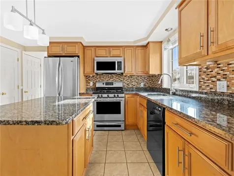 33 Hollins Drive Cranston RI 02920