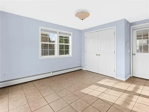 33 Hollins Drive Cranston RI 02920