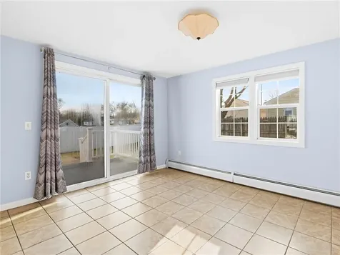 33 Hollins Drive Cranston RI 02920