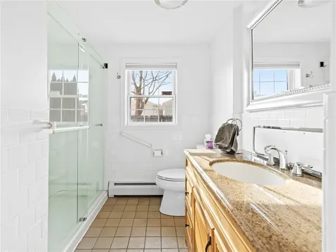 33 Hollins Drive Cranston RI 02920