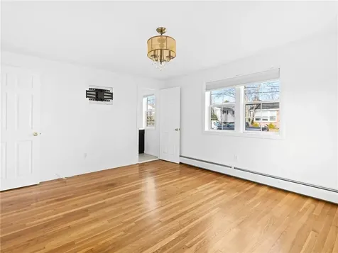 33 Hollins Drive Cranston RI 02920