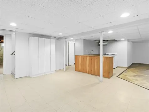 33 Hollins Drive Cranston RI 02920