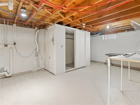 33 Hollins Drive Cranston RI 02920