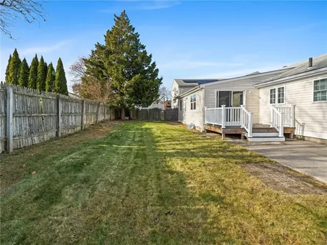 33 Hollins Drive Cranston RI 02920