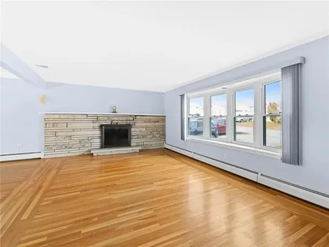 33 Hollins Drive Cranston RI 02920