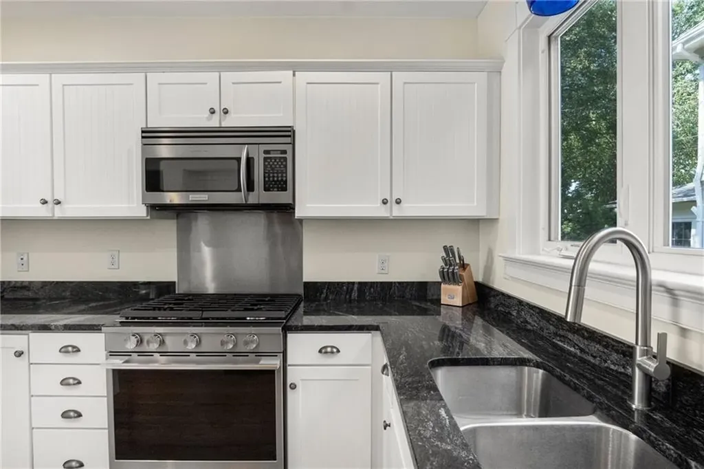22 Bateman Avenue Newport RI 02840