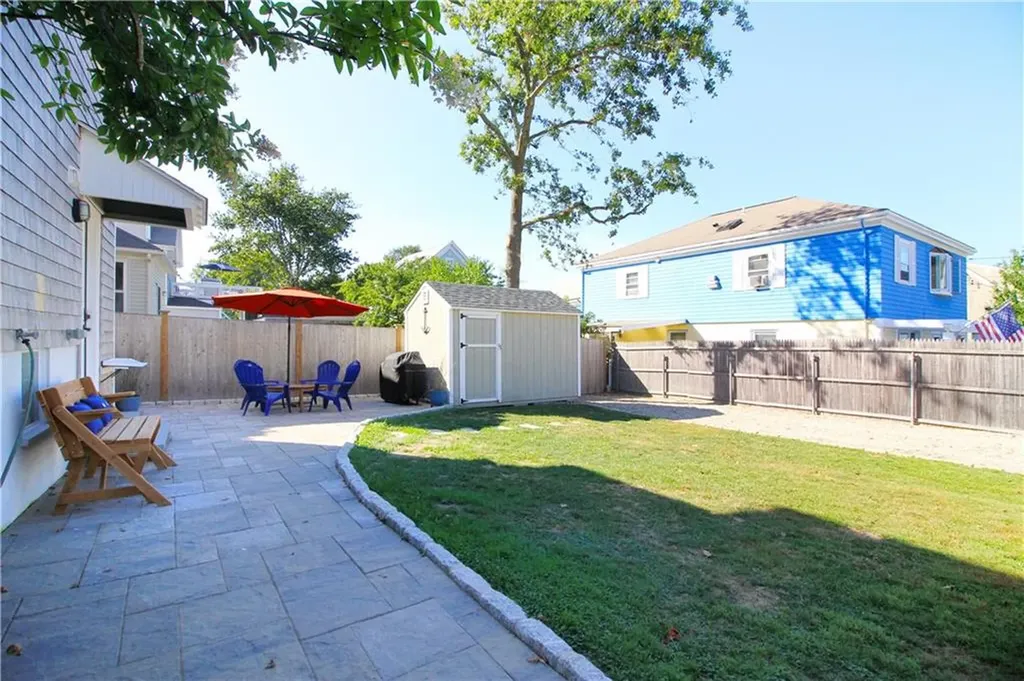 22 Bateman Avenue Newport RI 02840
