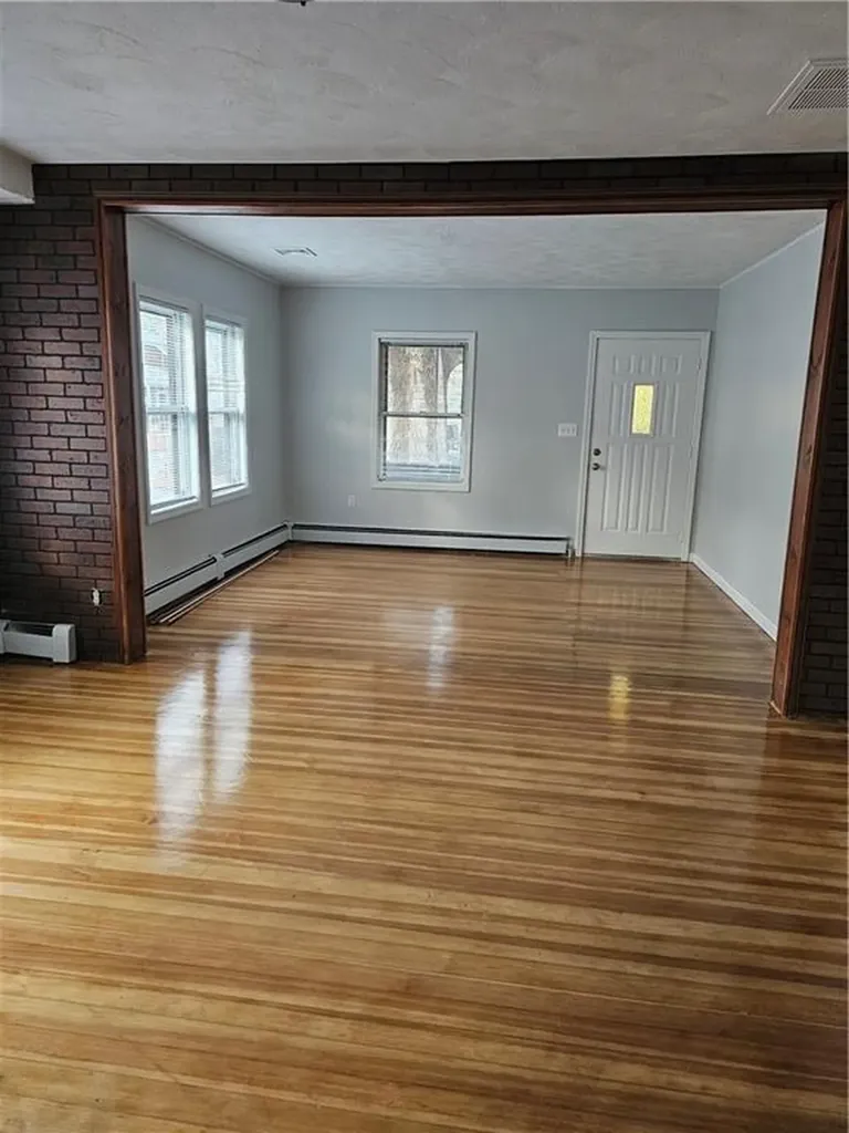 32 Sykes Street Warwick RI 02886