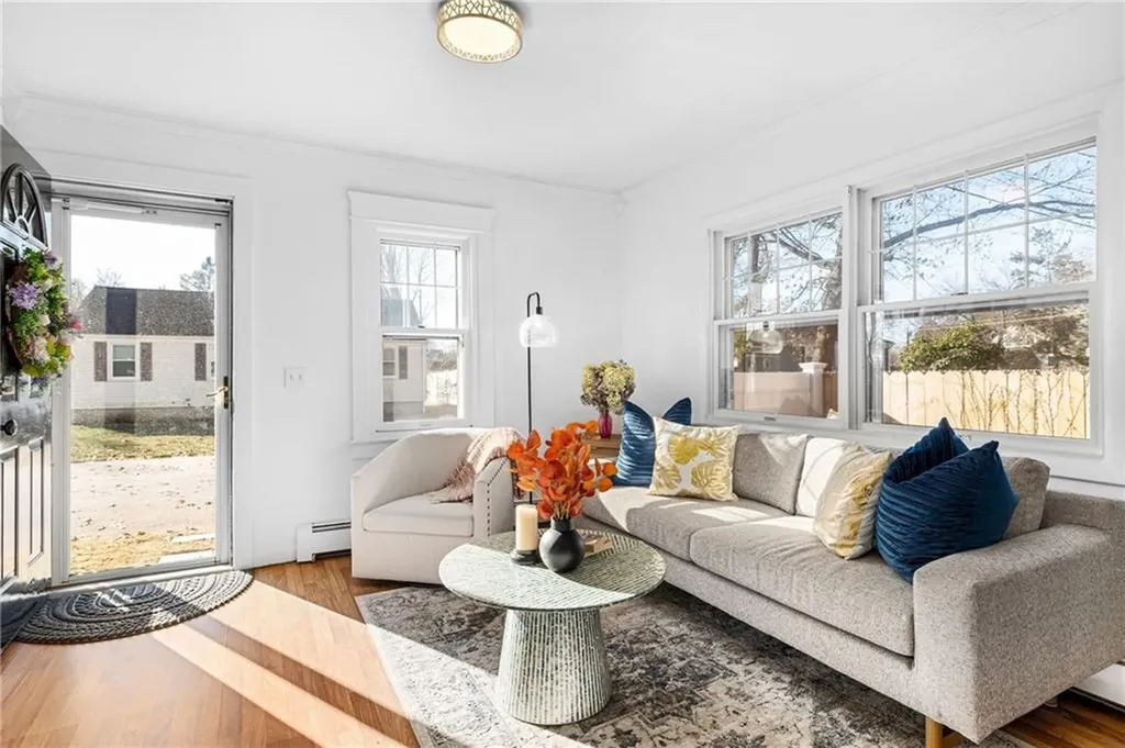 29 Hillcrest Avenue Warwick RI 02889