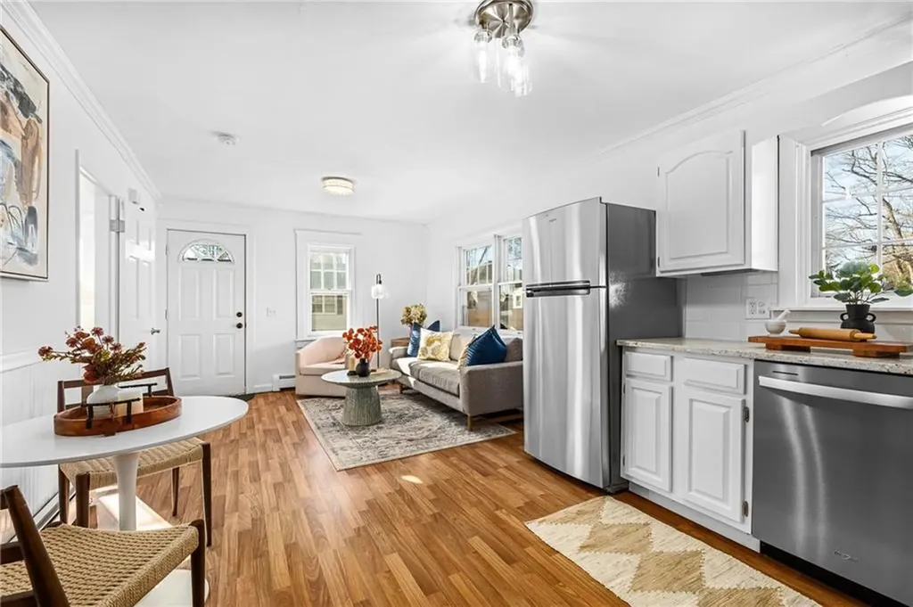 29 Hillcrest Avenue Warwick RI 02889