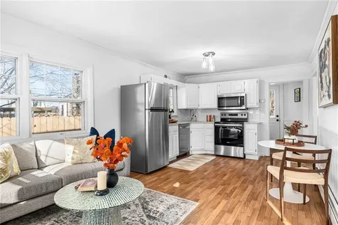 29 Hillcrest Avenue Warwick RI 02889