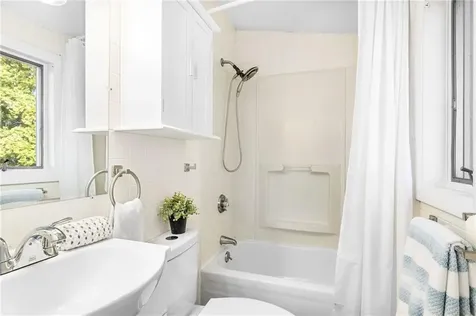 29 Hillcrest Avenue Warwick RI 02889