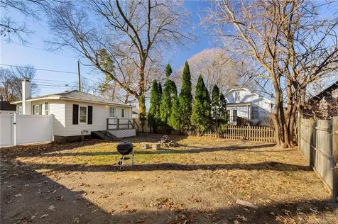 29 Hillcrest Avenue Warwick RI 02889