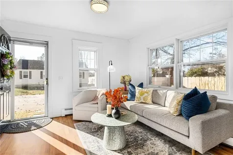 29 Hillcrest Avenue Warwick RI 02889