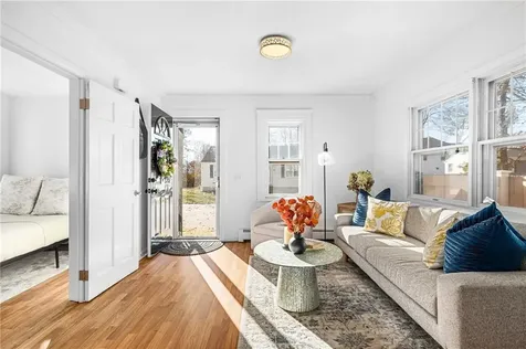 29 Hillcrest Avenue Warwick RI 02889