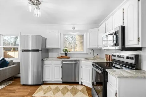 29 Hillcrest Avenue Warwick RI 02889