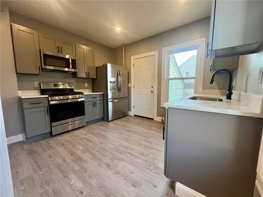 229 231 Narragansett Avenue Providence RI 02907