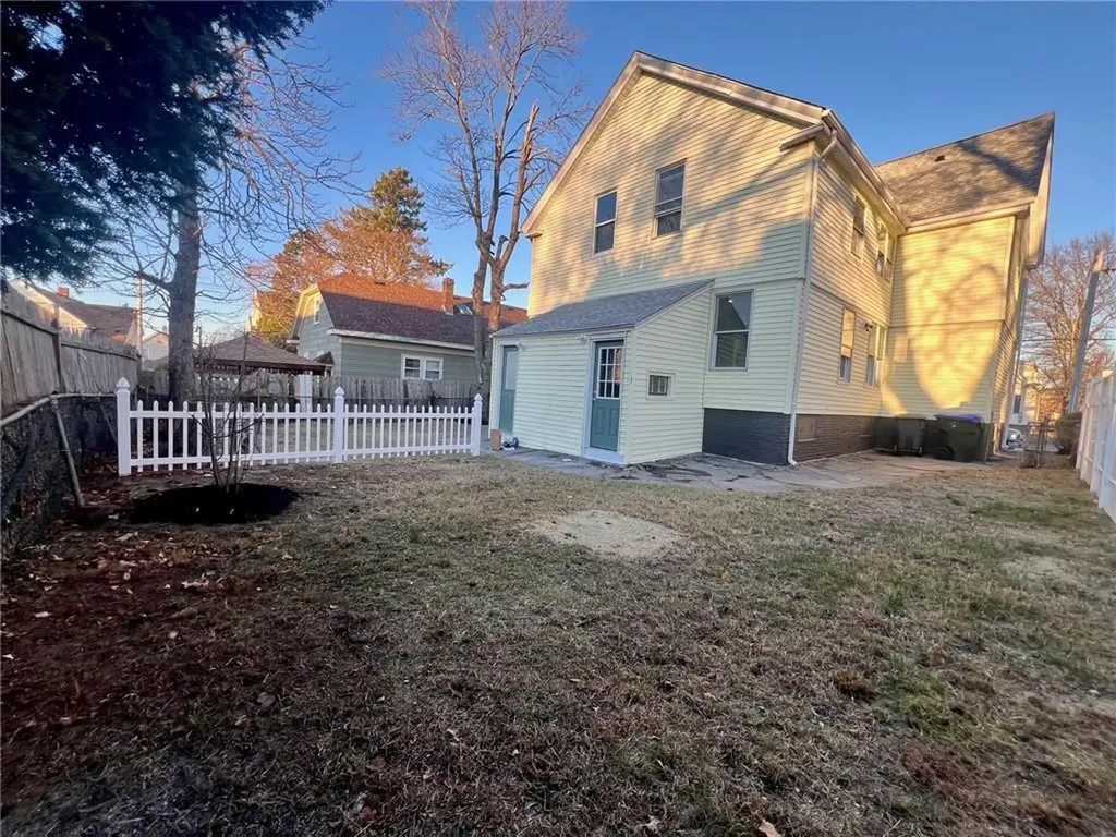 229 231 Narragansett Avenue Providence RI 02907