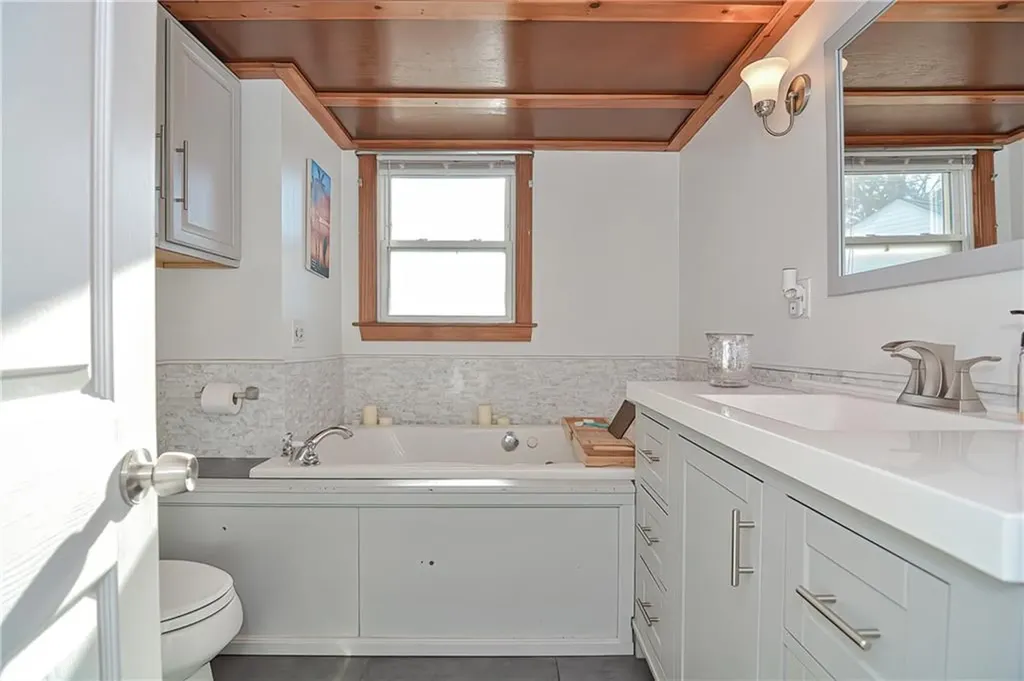 15 Kirk Drive Pawtucket RI 02861