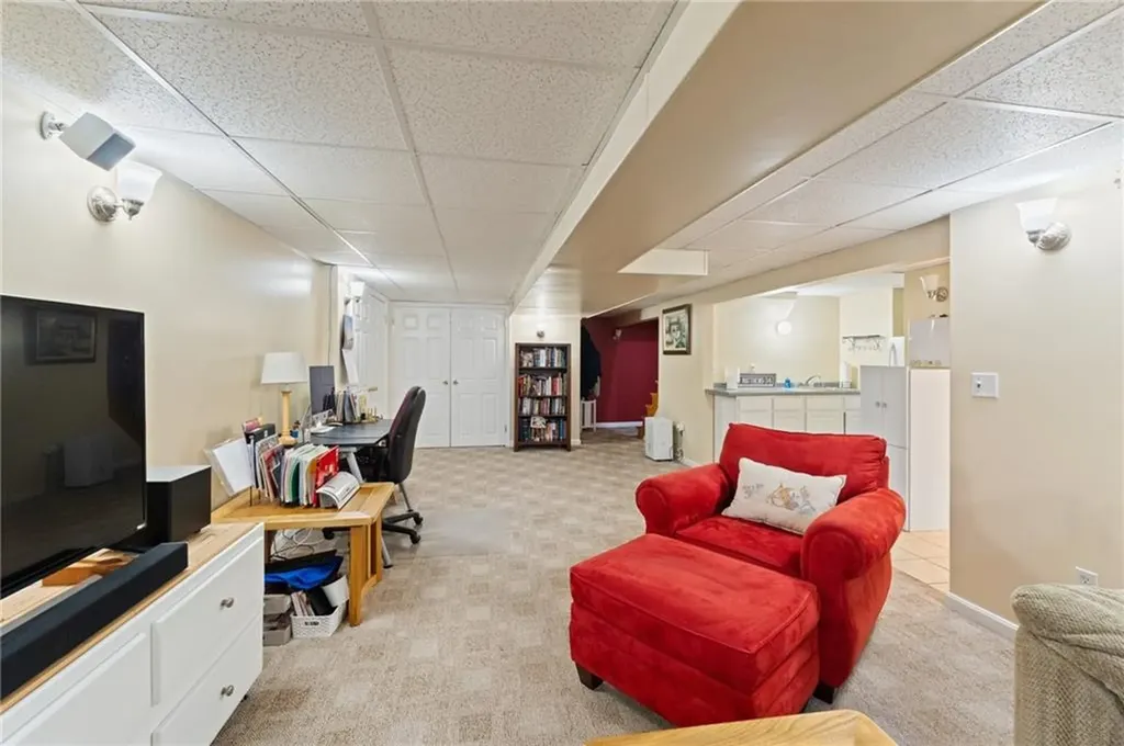 16 Fern Drive East Providence RI 02916