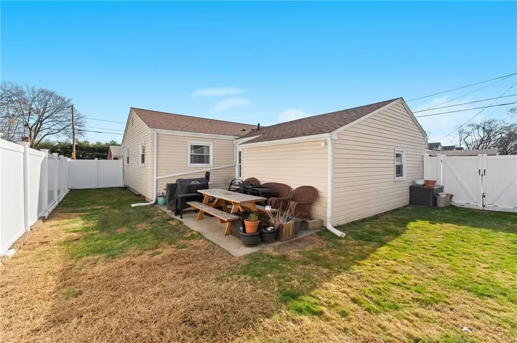 16 Fern Drive East Providence RI 02916