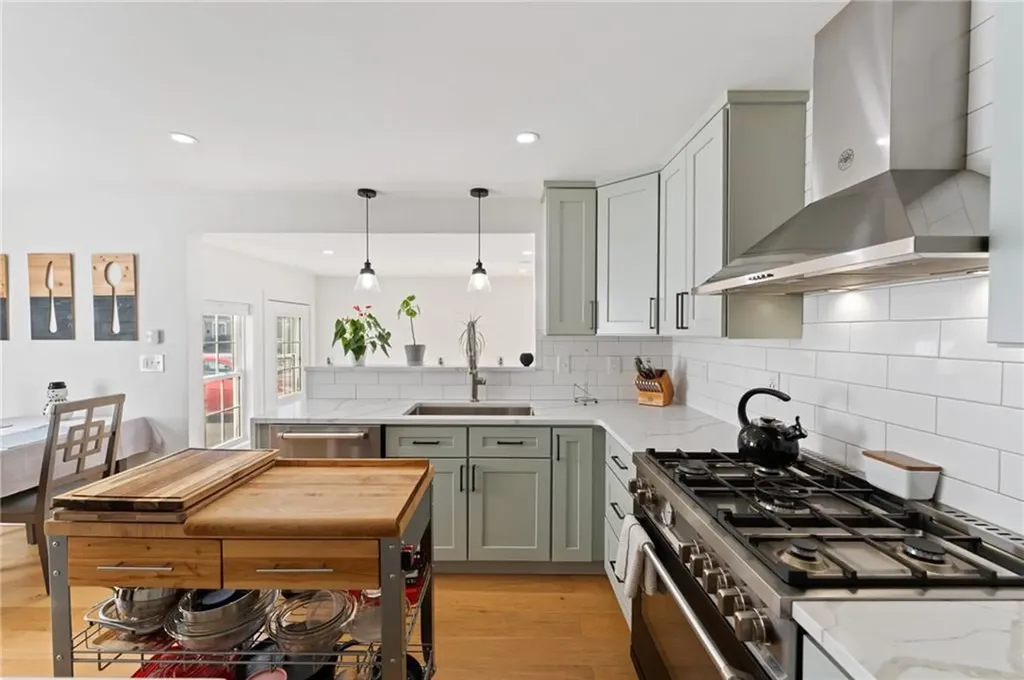 16 Fern Drive East Providence RI 02916