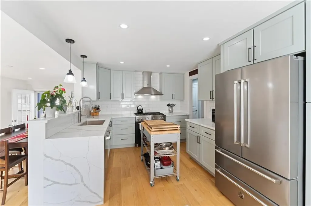 16 Fern Drive East Providence RI 02916