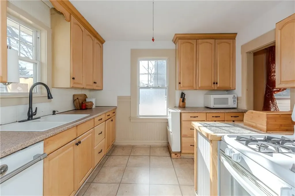 258 Tennyson Road Warwick RI 02888