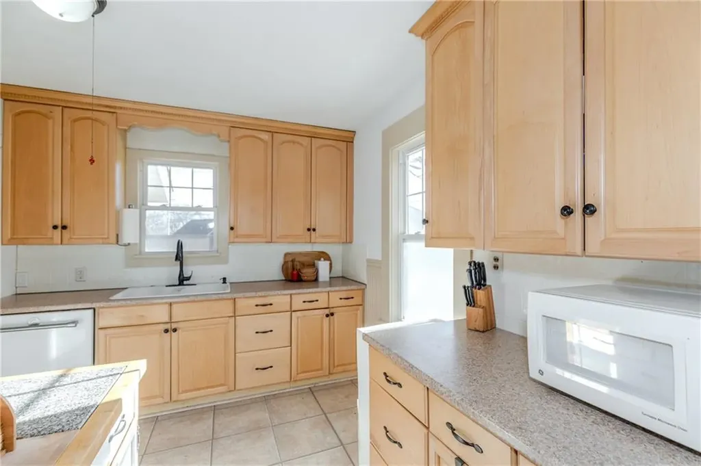 258 Tennyson Road Warwick RI 02888