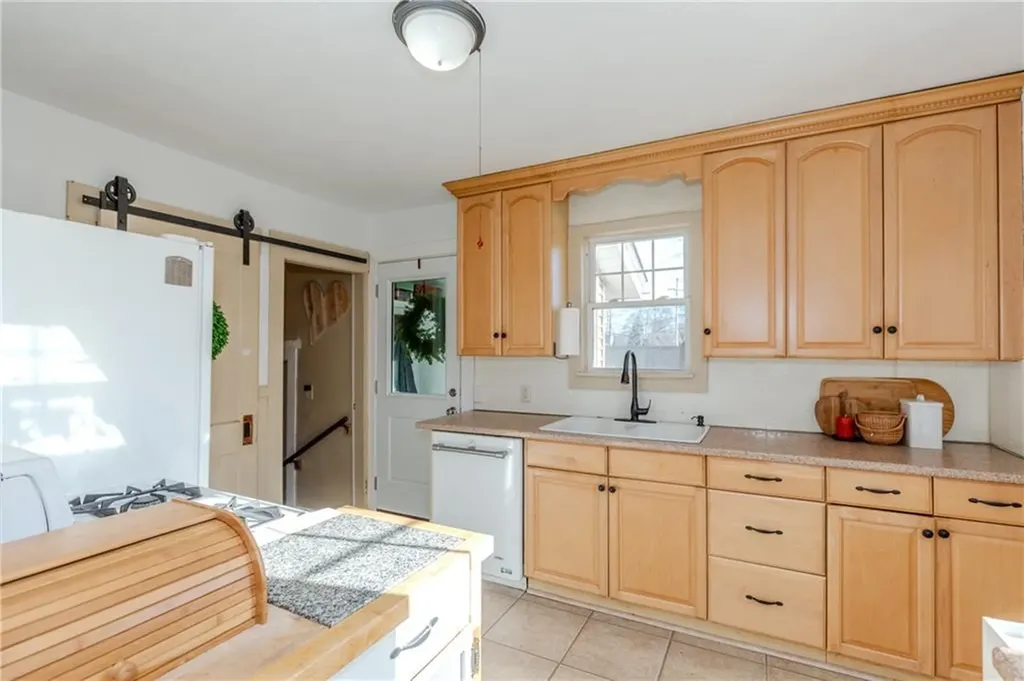 258 Tennyson Road Warwick RI 02888