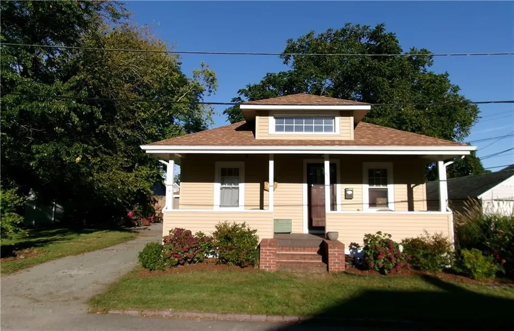 258 Tennyson Road Warwick RI 02888