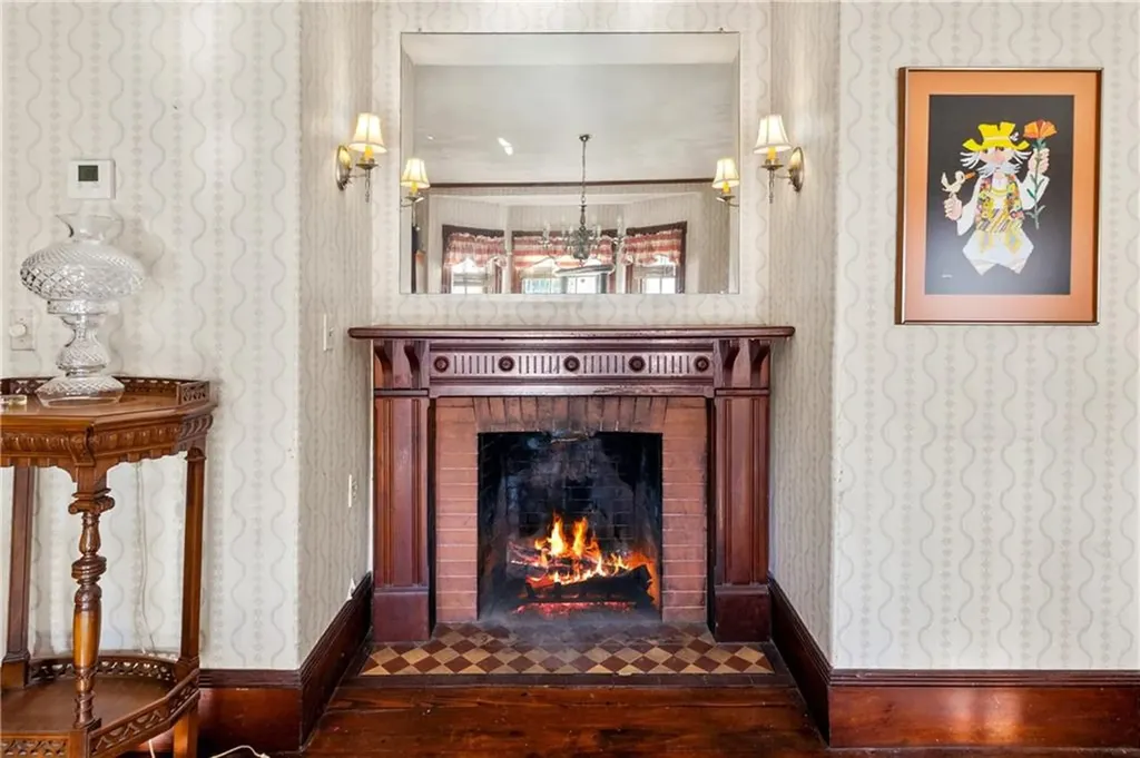 4 Renfrew Park Middletown RI 02842