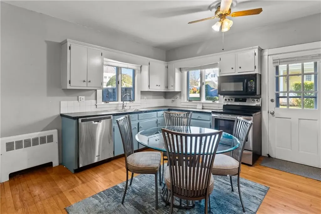 4 Renfrew Park Middletown RI 02842