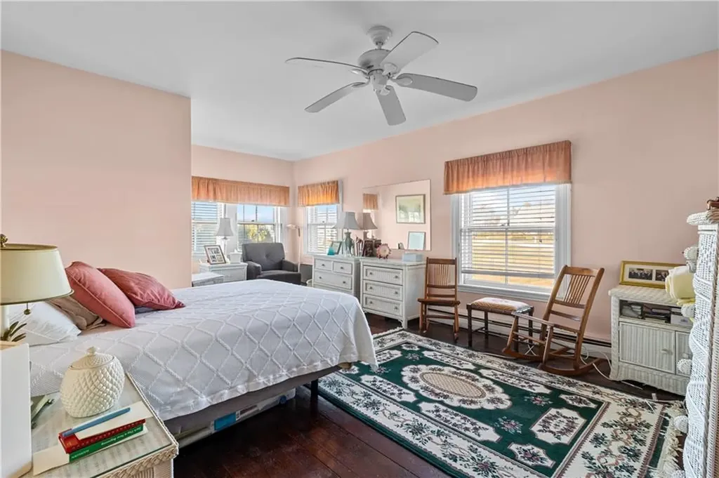 4 Renfrew Park Middletown RI 02842