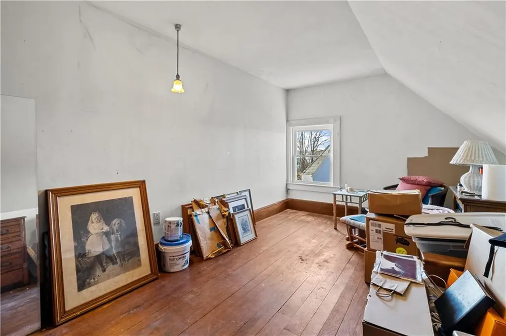 4 Renfrew Park Middletown RI 02842