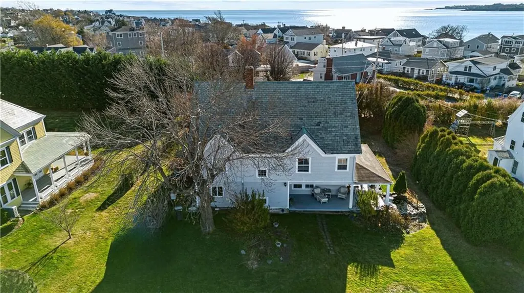 4 Renfrew Park Middletown RI 02842