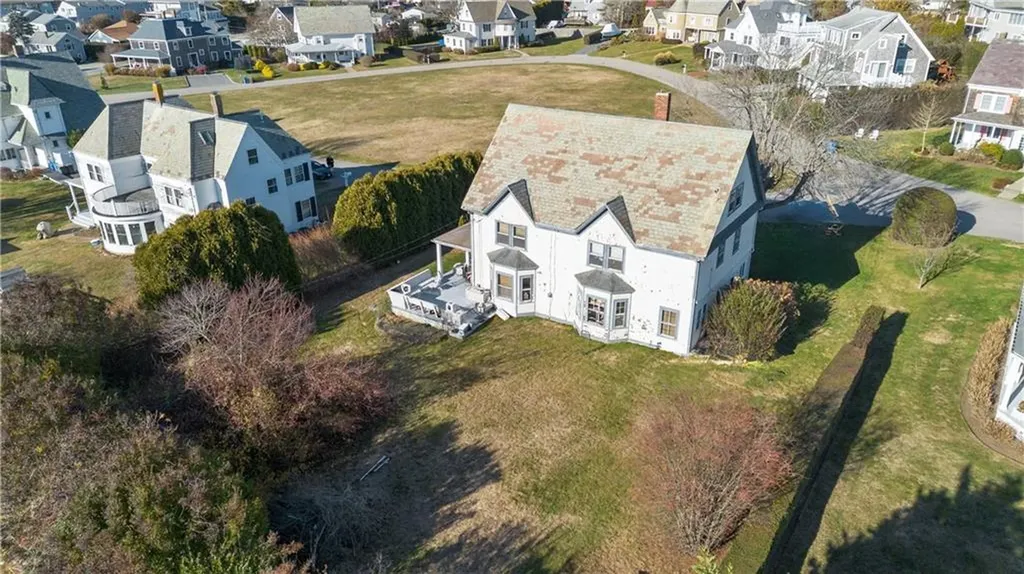 4 Renfrew Park Middletown RI 02842
