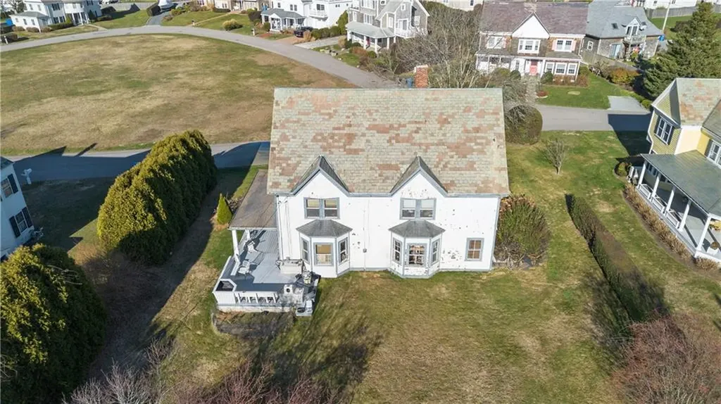 4 Renfrew Park Middletown RI 02842