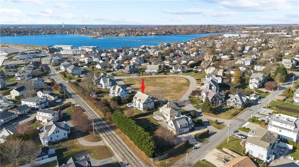 4 Renfrew Park Middletown RI 02842