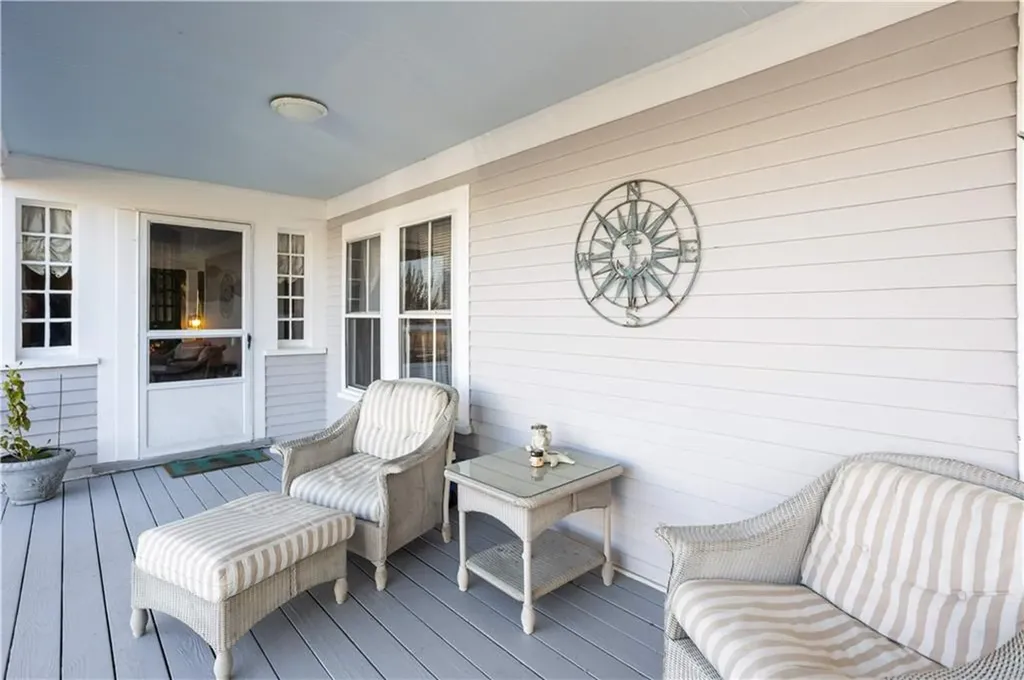 4 Renfrew Park Middletown RI 02842