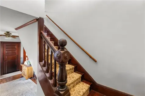 4 Renfrew Park Middletown RI 02842