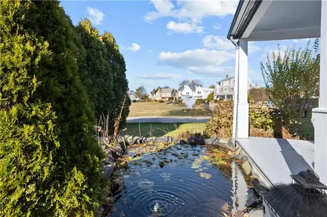 4 Renfrew Park Middletown RI 02842